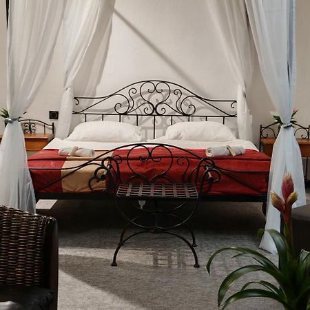Hotel Plzensky Dvur Frýdek-Místek Екстериор снимка