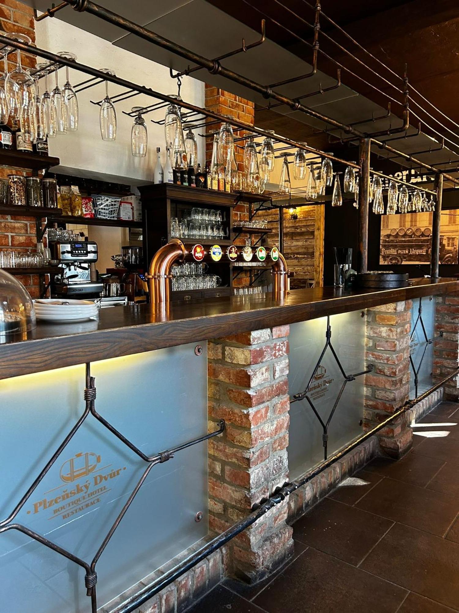 Hotel Plzensky Dvur Frýdek-Místek Екстериор снимка