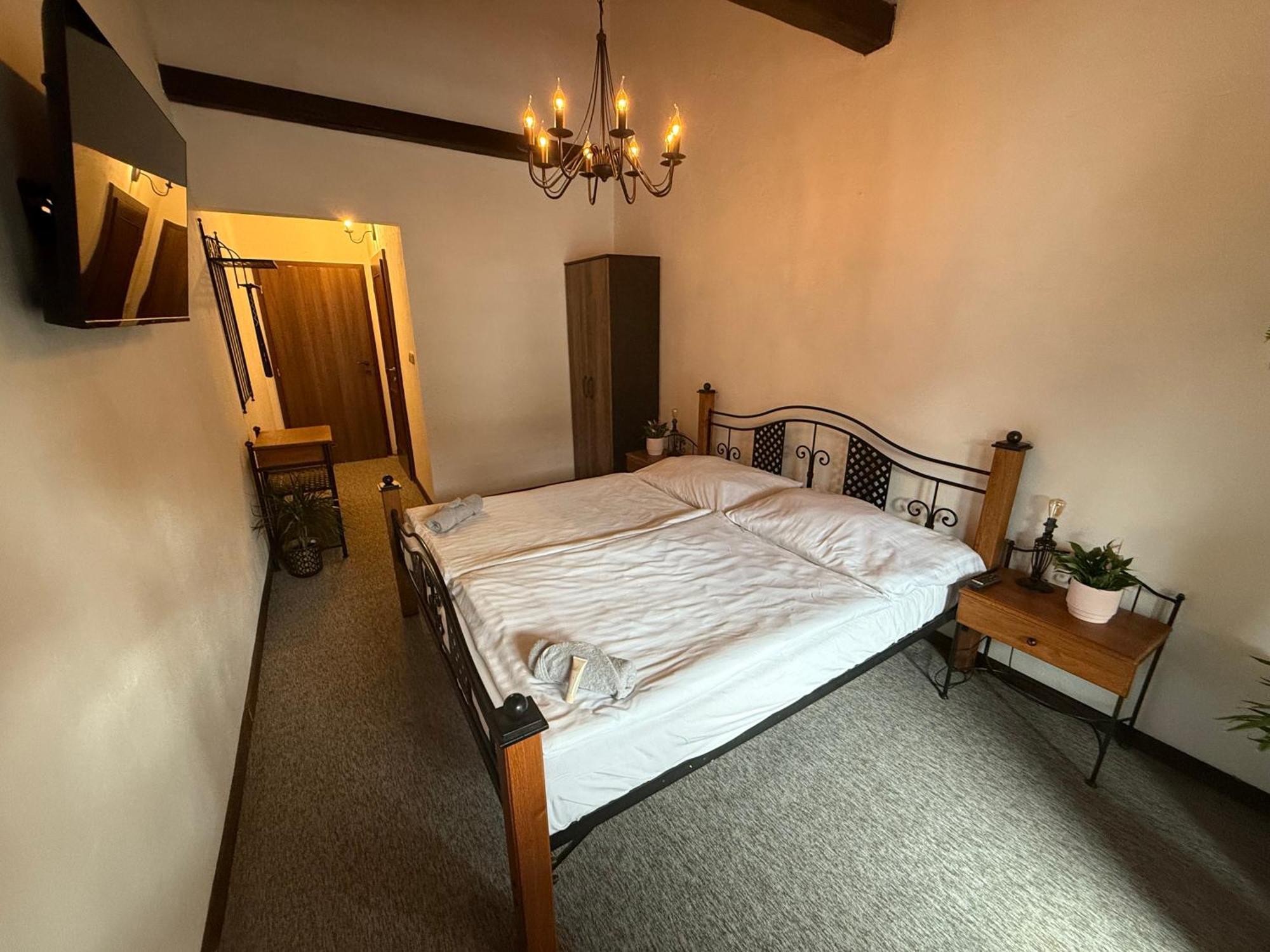 Hotel Plzensky Dvur Frýdek-Místek Екстериор снимка