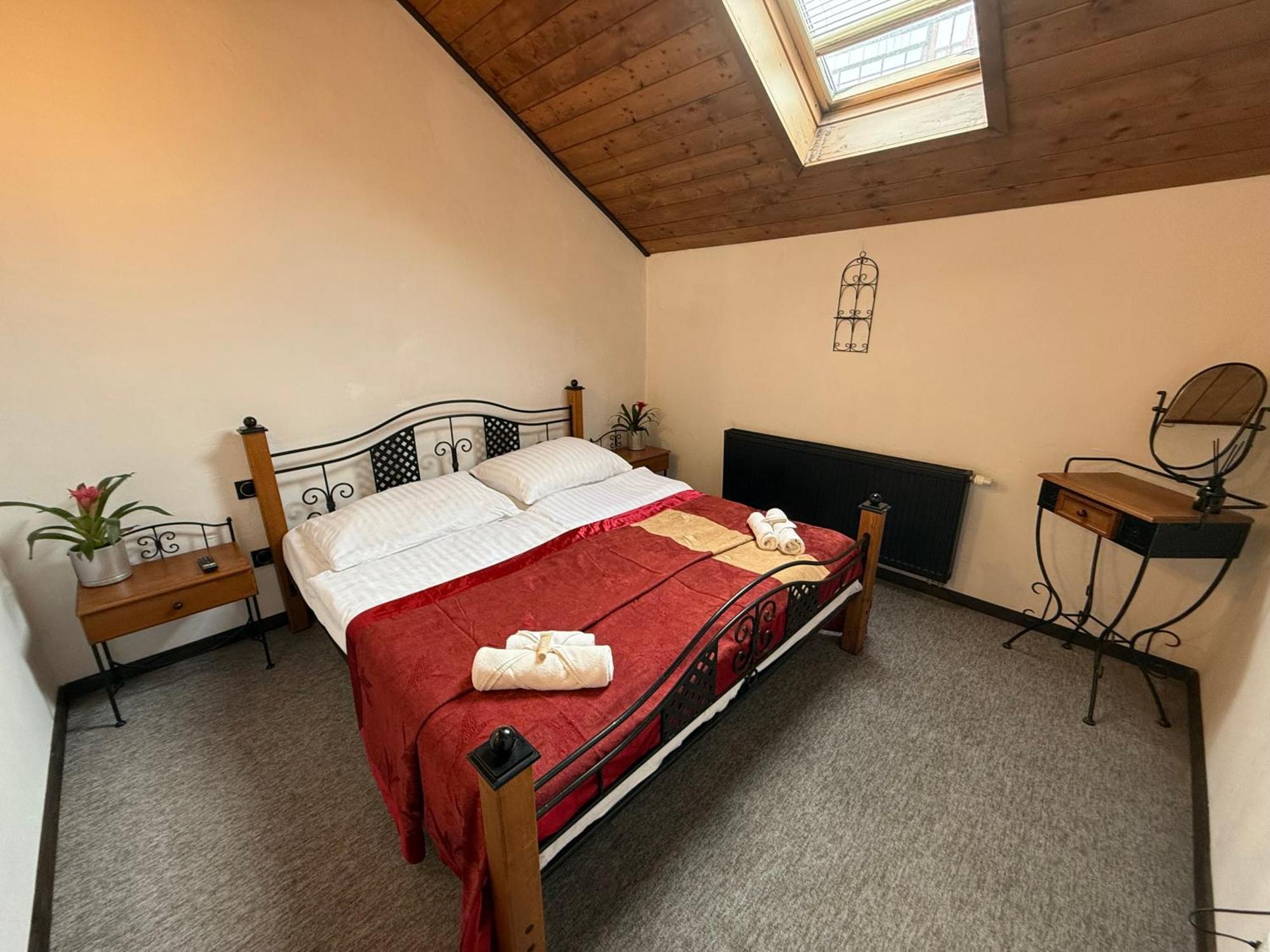 Hotel Plzensky Dvur Frýdek-Místek Екстериор снимка