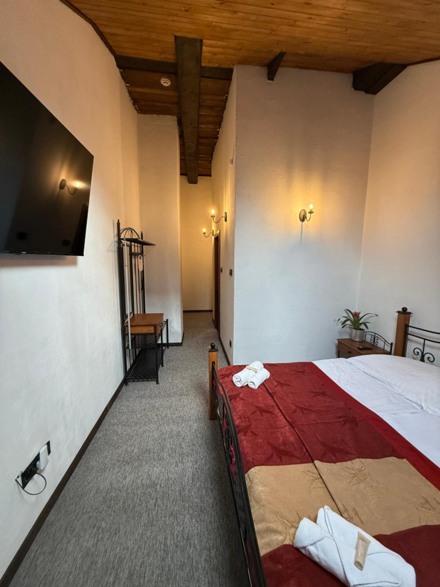Hotel Plzensky Dvur Frýdek-Místek Екстериор снимка