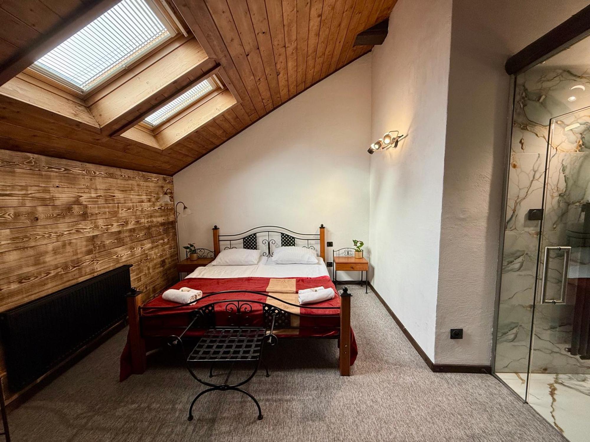 Hotel Plzensky Dvur Frýdek-Místek Екстериор снимка