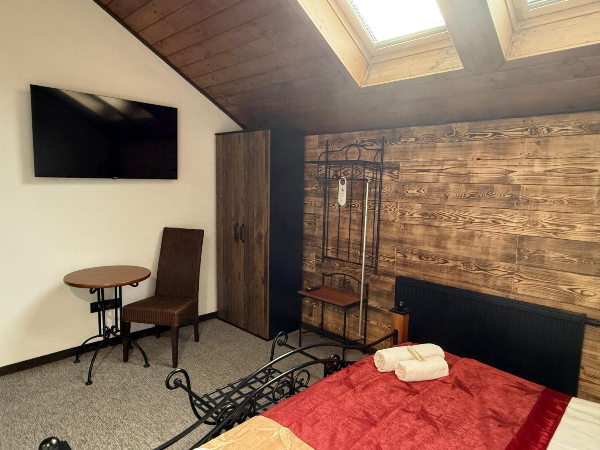 Hotel Plzensky Dvur Frýdek-Místek Екстериор снимка