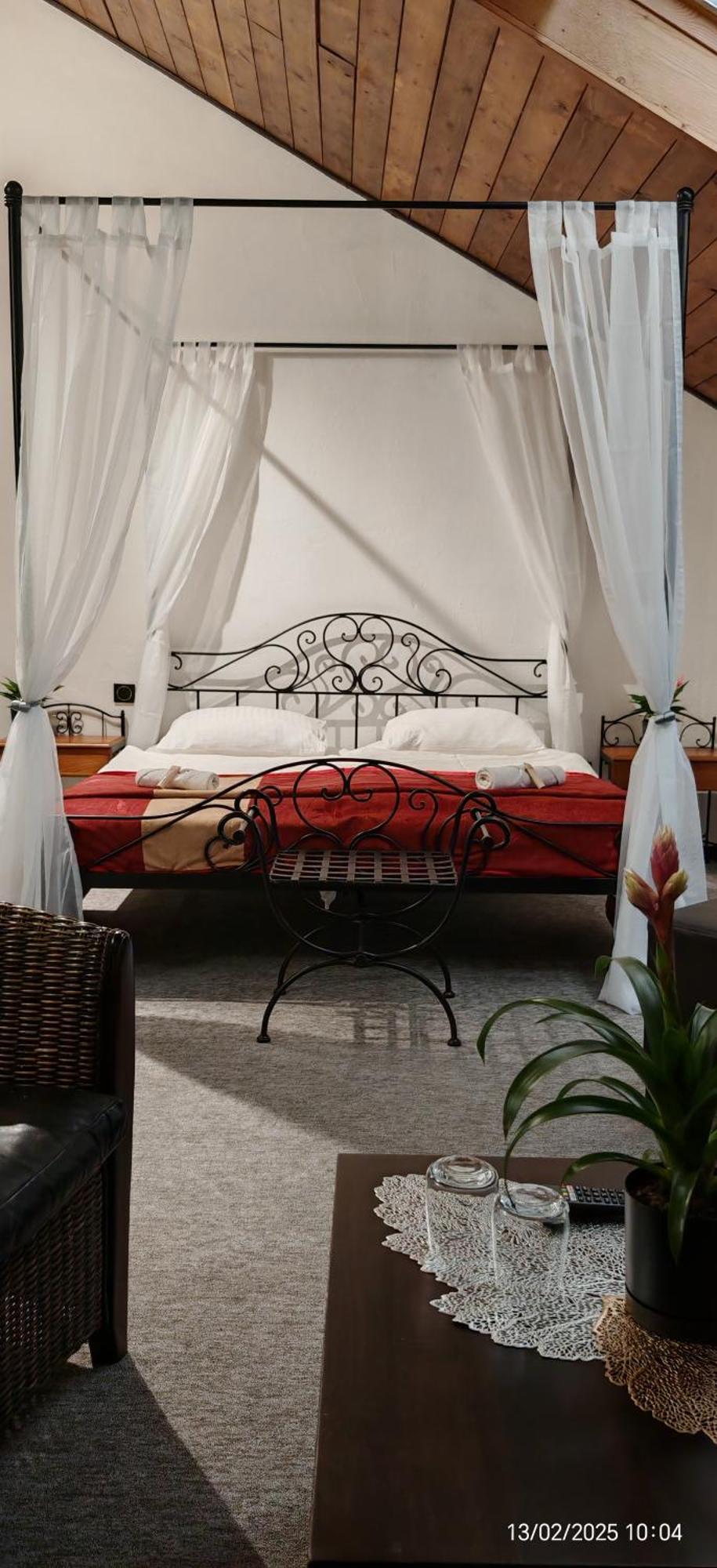 Hotel Plzensky Dvur Frýdek-Místek Екстериор снимка