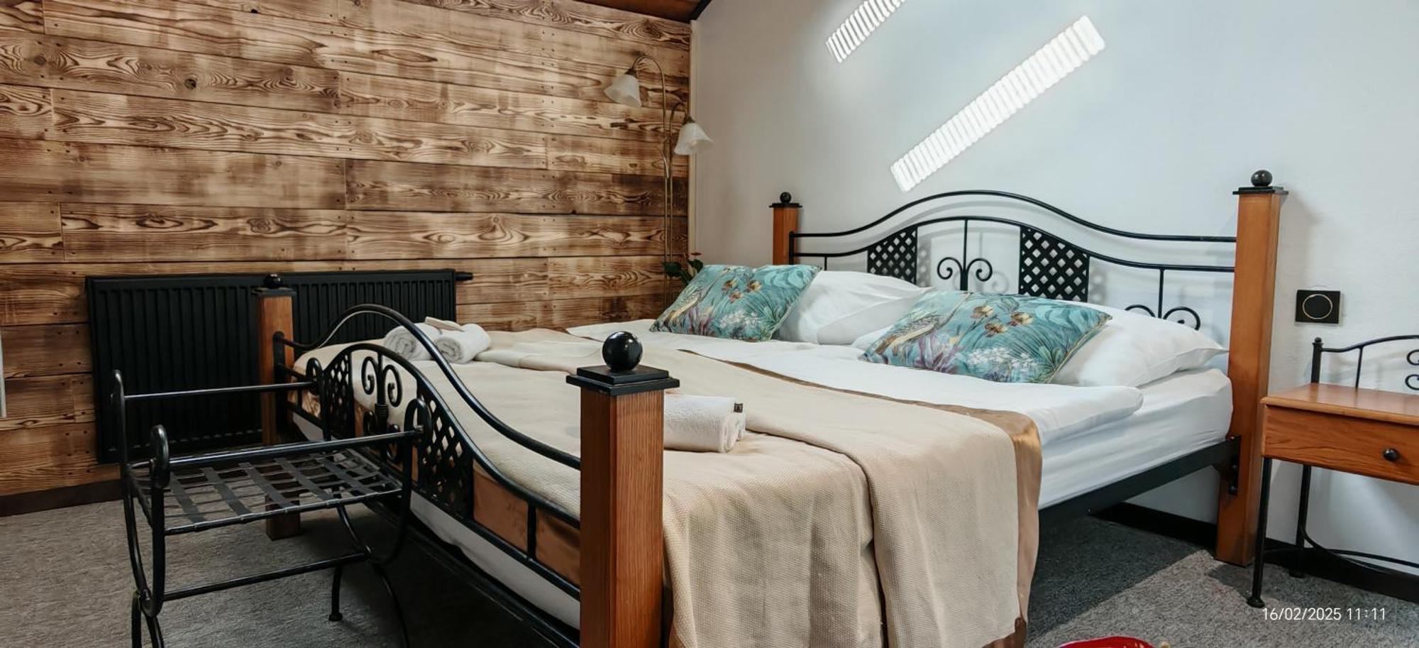 Hotel Plzensky Dvur Frýdek-Místek Екстериор снимка